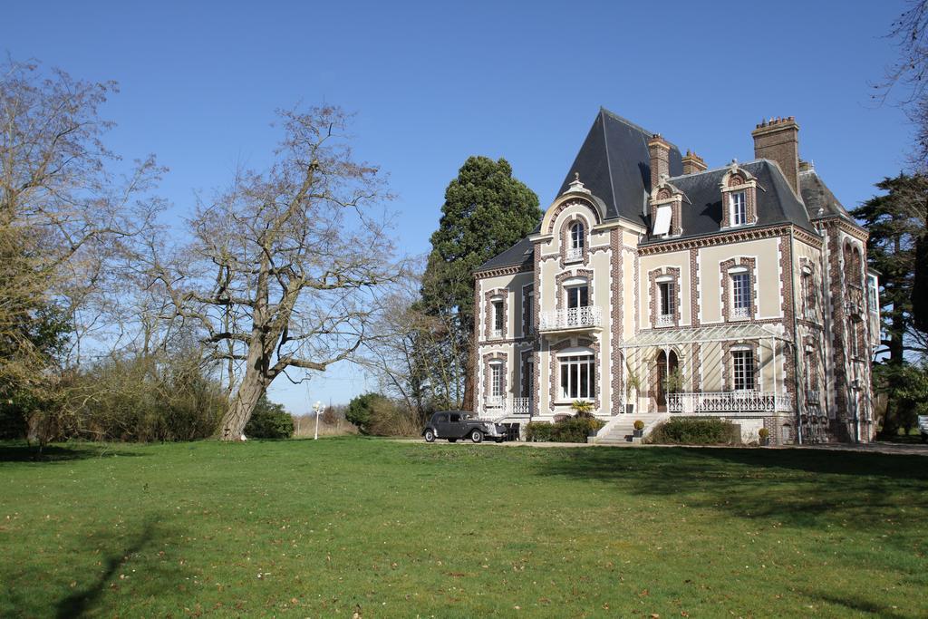 Chateau De La Folie Trie-Château Buitenkant foto